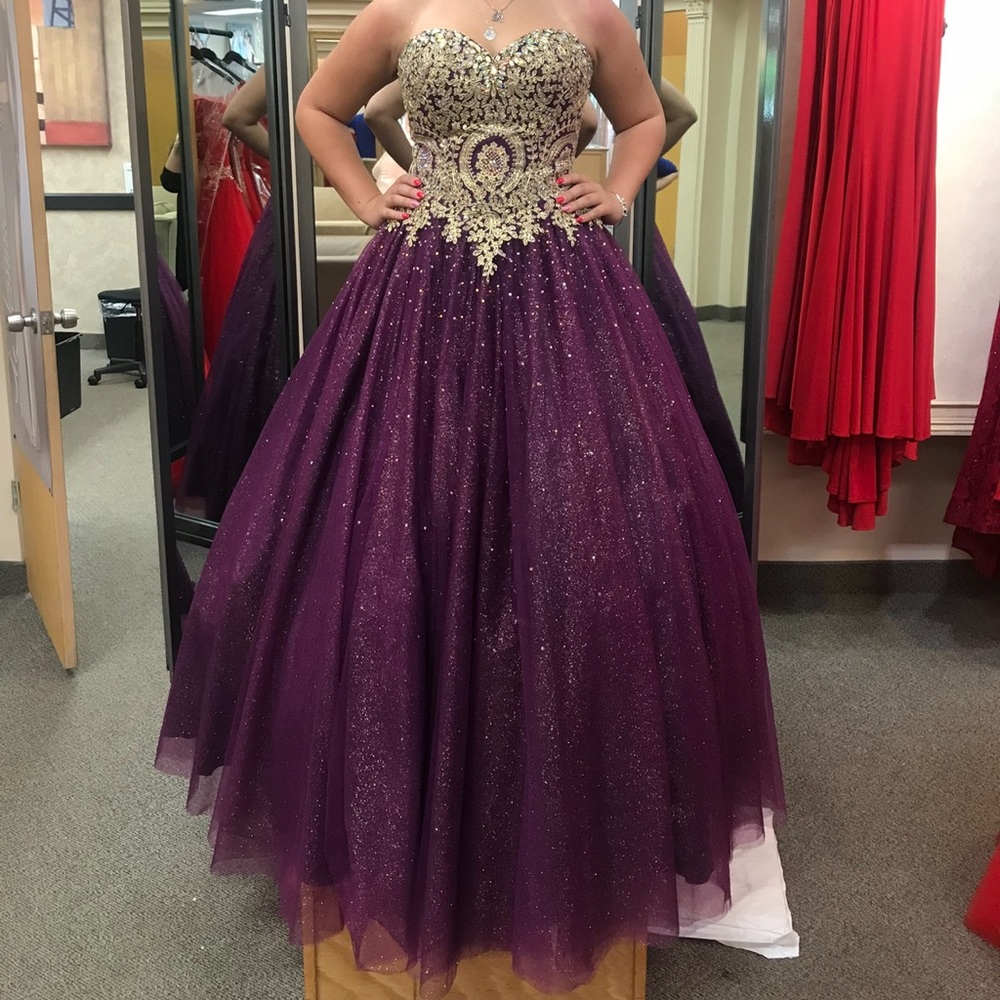 GORGEOUS SIZE 12 PLUM SPARKLY PROM DRESS